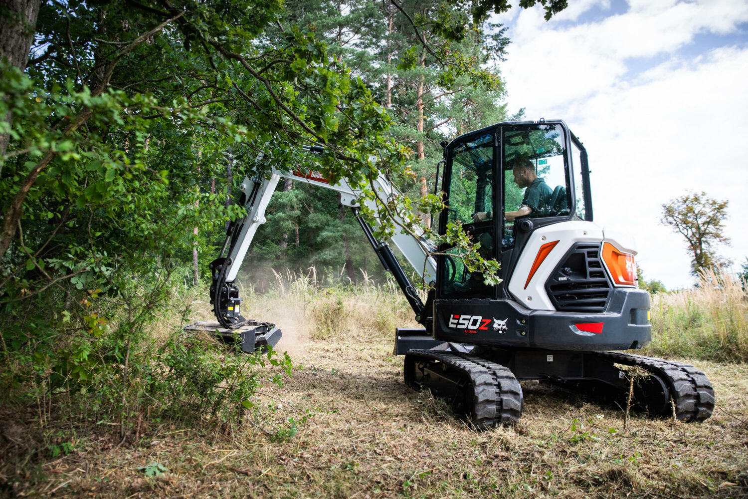 Large-E50z_20200828_Bobcat_MEX56_Dobris_action_03_3202