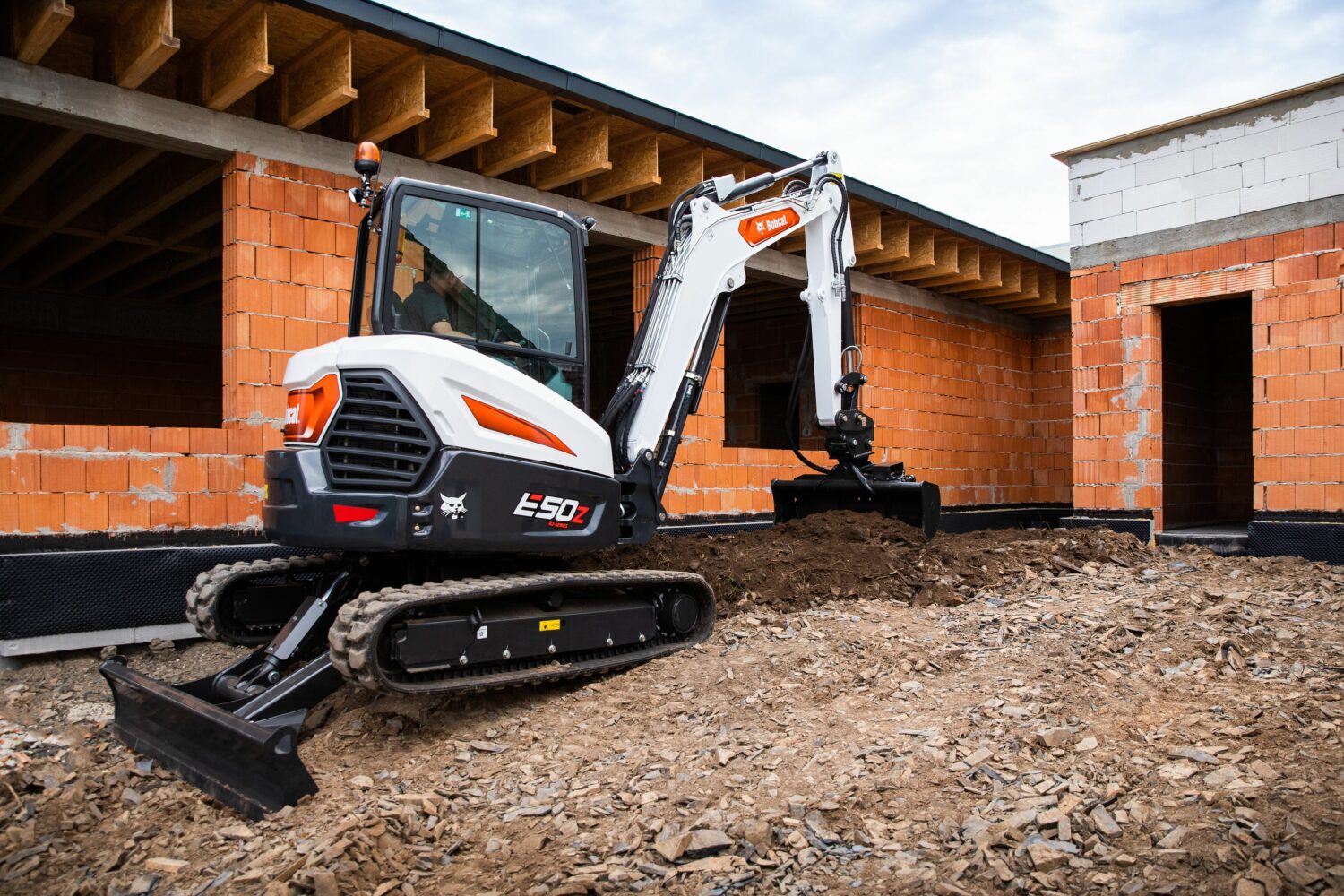 Large-E50z_20200828_Bobcat_MEX56_Dobris_action_06_3312